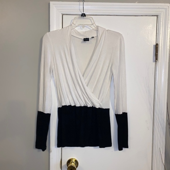 Black Saks Fifth Avenue size Xs blouse - Picture 1 of 4